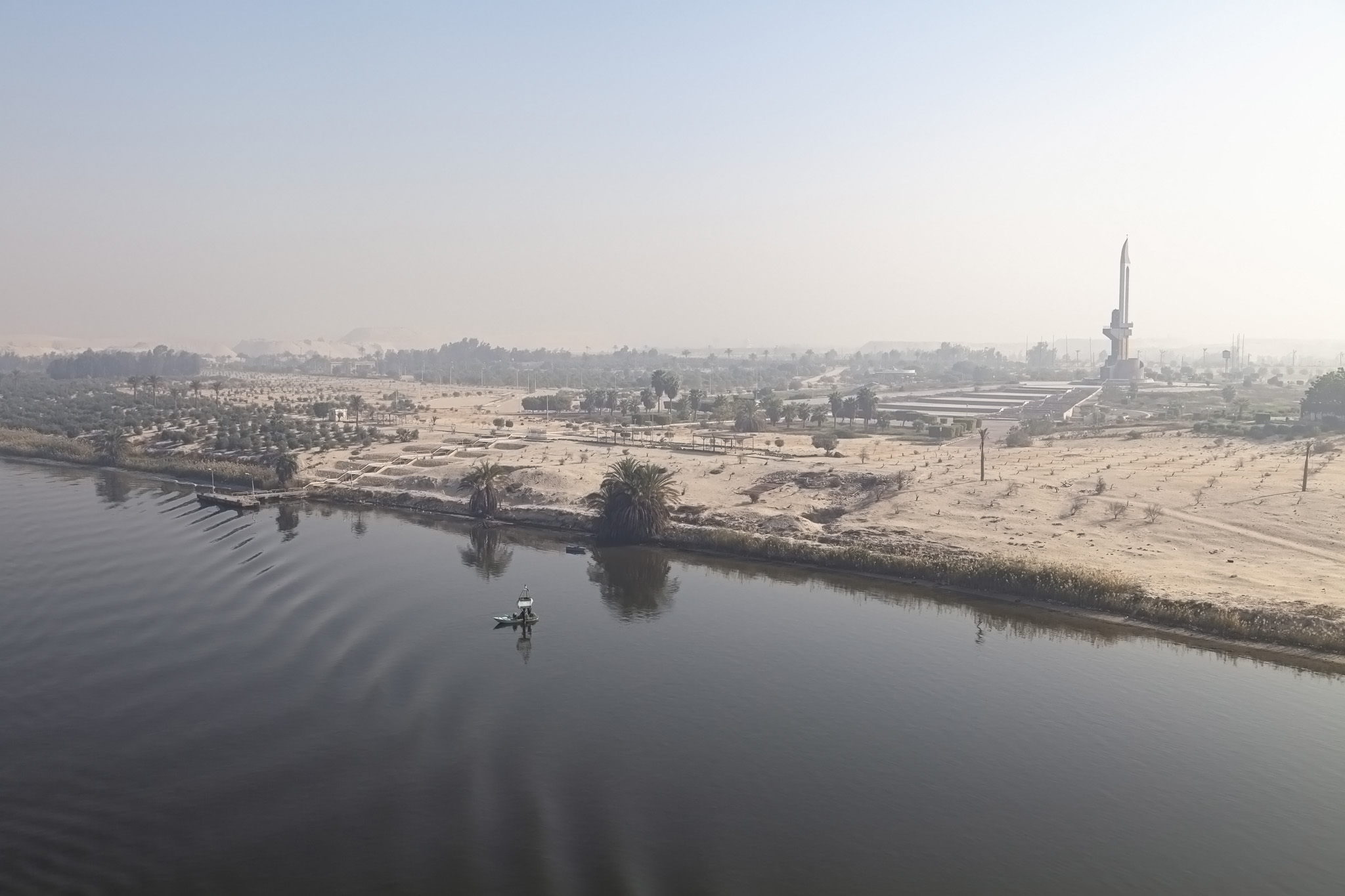 Fog And Flies In The Suez Canal | neOnbubble